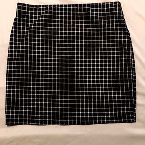 White and black grid mini skirt